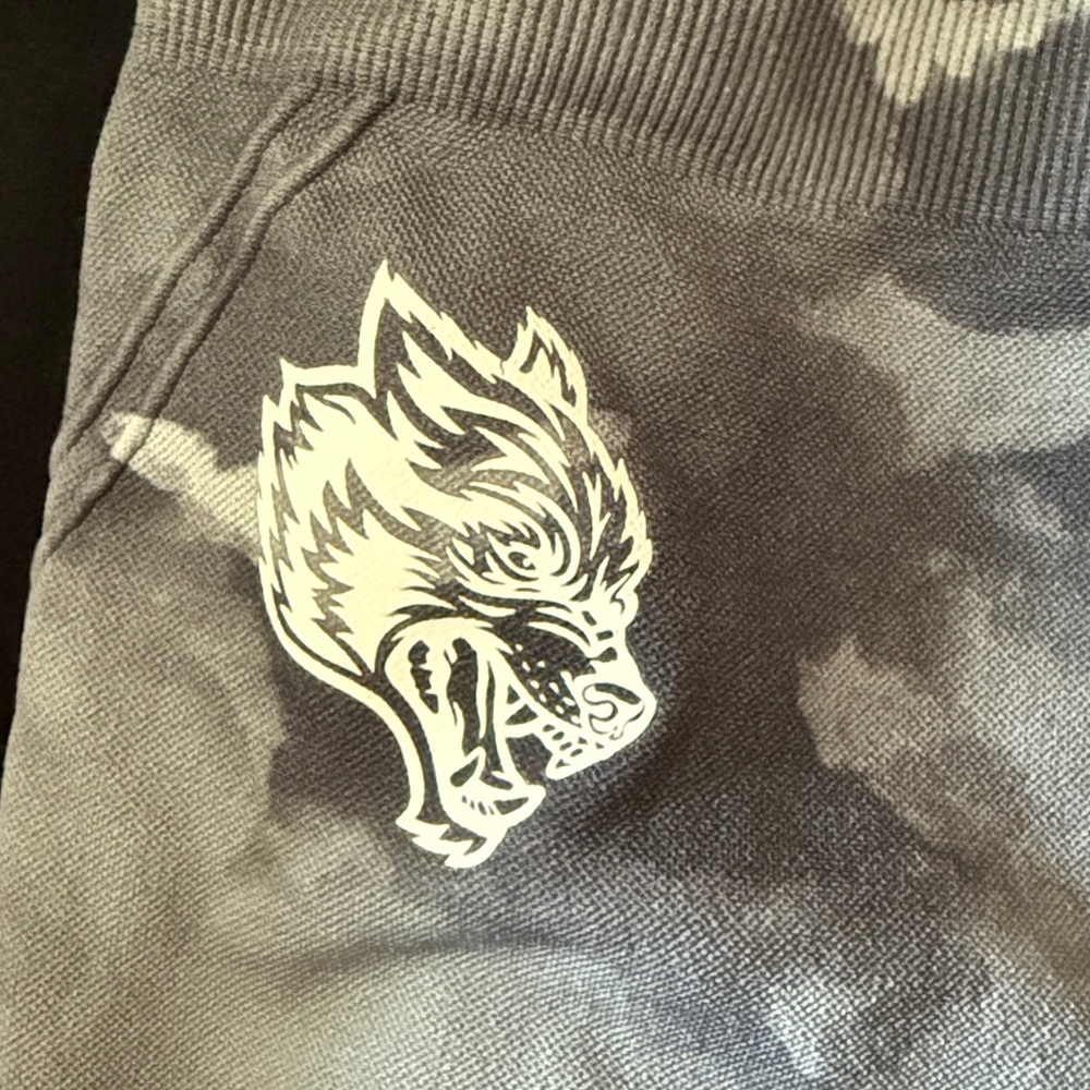 Gray Wolves Graphic Shorts - Picture 7 of 8